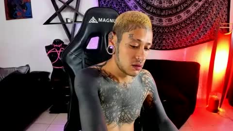 Snapshot of ink_u_buzz chatting on September 28, 2025, 9:20 pm Dani online show from September 28, 2025, 9:20 pm