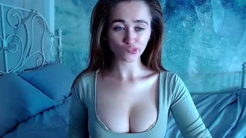 Snapshot of innnita chatting on October 19, 2025, 12:44 am Lina online show from October 19, 2025, 12:44 am