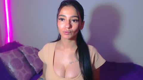 Snapshot of innocent_fox chatting on May 6, 2026, 12:30 am Abril online show from May 6, 2026, 12:30 am