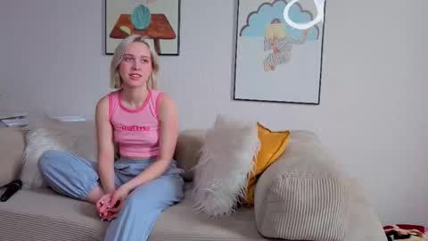 Snapshot of innocent_girll chatting on February 20, 2026, 6:26 am Kate online show from February 20, 2026, 6:26 am