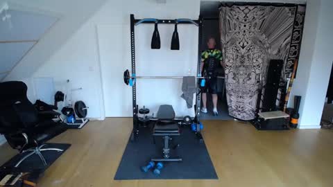 Snapshot of insanemaxxx chatting on December 3, 2024, 10:39 am insanemaxxx online show from December 3, 2024, 10:39 am