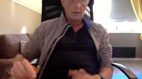 Snapshot of insignia20 chatting on September 23, 2025, 8:39 am insignia20 online show from September 23, 2025, 8:39 am