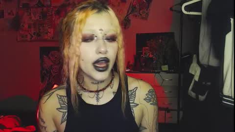 Snapshot of insunnity666 chatting on November 18, 2025, 4:22 pm Insunnity666 online show from November 18, 2025, 4:22 pm