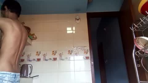 interne8famous online show from April 16, 2026, 7:53 am