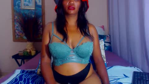 Snapshot of intimacysexy chatting on December 22, 2024, 6:37 pm boniswa caroline online show from December 22, 2024, 6:37 pm