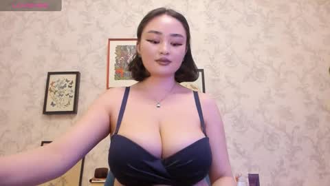 Snapshot of iolantthe chatting on February 12, 2025, 5:48 pm Iolanthe online show from February 12, 2025, 5:48 pm