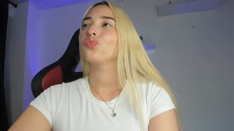 Snapshot of iris3019 chatting on February 2, 2025, 9:23 pm iris online show from February 2, 2025, 9:23 pm