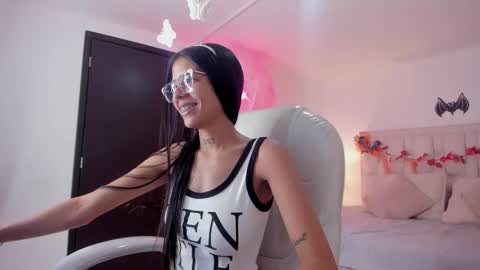 iris8_ online show from October 31, 2025, 1:23 pm