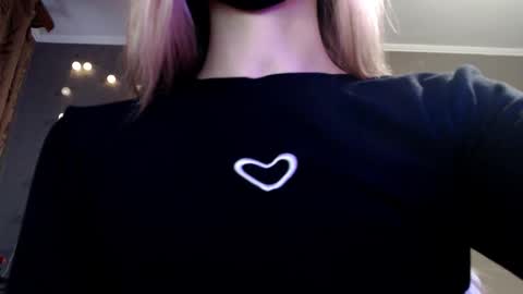 Lily online show from February 8, 2026, 3:04 pm