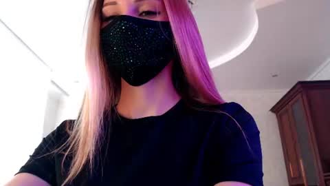 Lily online show from June 8, 2026, 4:40 pm