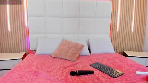 Snapshot of iris_thompson chatting on October 31, 2025, 4:57 am Iris online show from October 31, 2025, 4:57 am