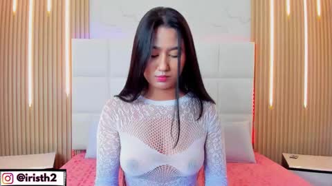 Snapshot of iris_thompson chatting on November 6, 2025, 12:55 am Iris online show from November 6, 2025, 12:55 am