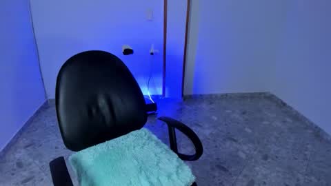 Snapshot of iris_torrez chatting on October 29, 2025, 3:36 pm Iris online show from October 29, 2025, 3:36 pm