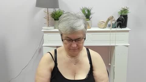 I R I S online show from December 17, 2025, 7:03 am