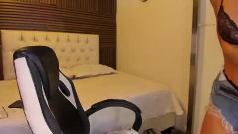 Iris Fyre  online show from June 26, 2026, 12:53 pm