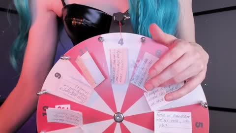 Snapshot of irisice chatting on December 15, 2024, 7:31 pm Miss Iris Fansly Miss Iris new inst. online show from December 15, 2024, 7:31 pm