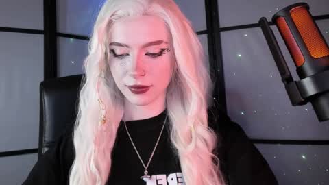 Snapshot of irisice chatting on January 25, 2025, 5:40 pm Miss Iris Fansly Miss Iris new inst. online show from January 25, 2025, 5:40 pm