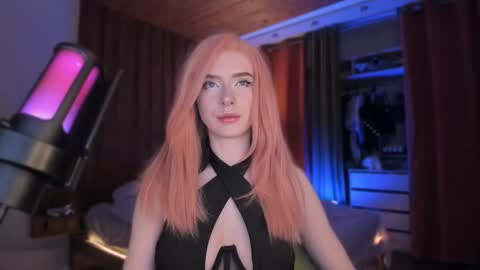 Miss Iris Fansly Miss Iris new inst.  online show from November 25, 2025, 7:47 pm