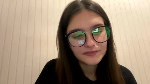 irisss31 online show from December 7, 2024, 4:03 pm