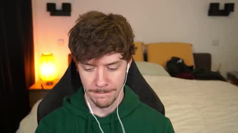 Snapshot of ironthud chatting on October 5, 2025, 6:17 pm Sam online show from October 5, 2025, 6:17 pm