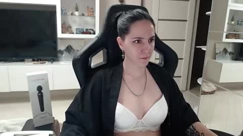 Irwi Tomboy online show from December 15, 2024, 11:31 pm