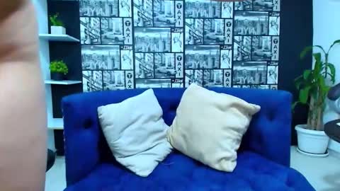 Isa and Natasha online show from October 21, 2025, 1:45 pm