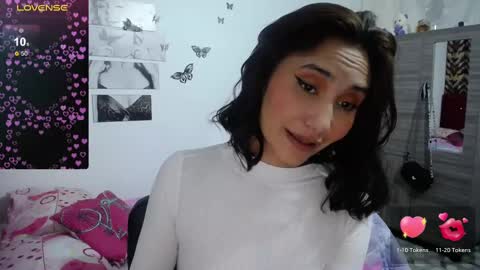 Snapshot of isa_bella___ chatting on February 12, 2025, 3:40 am Isa online show from February 12, 2025, 3:40 am