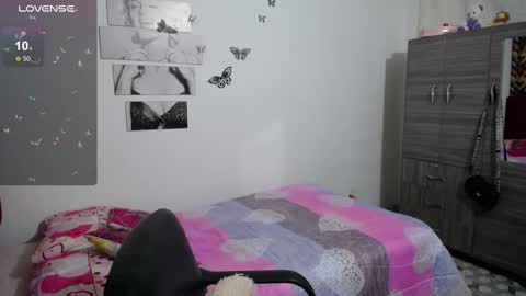 Snapshot of isa_bella___ chatting on February 13, 2025, 11:58 pm Isa online show from February 13, 2025, 11:58 pm