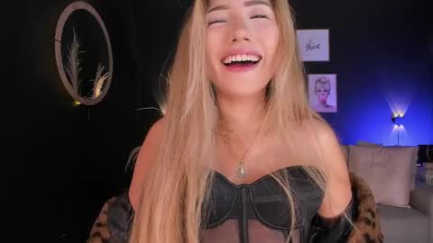 Isa Cortes  online show from April 10, 2026, 3:39 pm