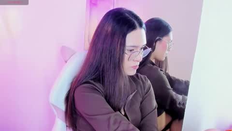 Snapshot of isa_doux chatting on February 11, 2026, 2:49 am Isa online show from February 11, 2026, 2:49 am