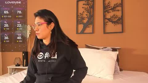 Snapshot of isa_jonness_ chatting on February 25, 2025, 12:24 pm oIssaJonneso online show from February 25, 2025, 12:24 pm