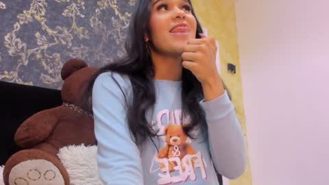 Isa  online show from February 3, 2025, 7:10 pm