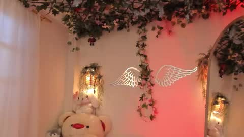 Isabella        online show from February 12, 2026, 8:15 pm