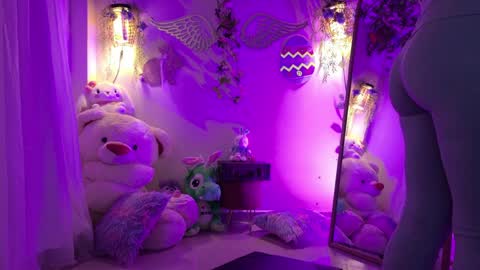 Isabella        online show from April 4, 2026, 2:25 pm