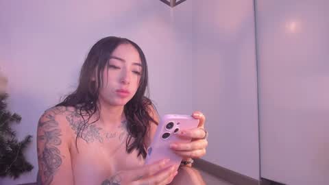 Snapshot of isa_redhair_ chatting on December 30, 2024, 9:27 am .... Connection time 900 pm to 500 amRest days Wednesday and Saturday online show from December 30, 2024, 9:27 am