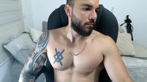 Snapshot of isaac_carter chatting on May 1, 2026, 10:53 am Isaac carter online show from May 1, 2026, 10:53 am