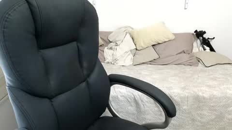 Snapshot of isaac_carter chatting on May 9, 2026, 11:04 am Isaac carter online show from May 9, 2026, 11:04 am