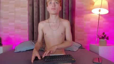 Snapshot of isaac_grey_ chatting on March 27, 2026, 7:24 pm isaac_grey_ online show from March 27, 2026, 7:24 pm