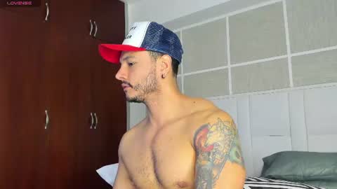 Snapshot of isaacs11 chatting on July 14, 2026, 12:44 pm Isaac Surez online show from July 14, 2026, 12:44 pm
