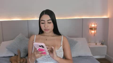 Snapshot of isabel_millher chatting on October 2, 2025, 3:13 am Isa online show from October 2, 2025, 3:13 am