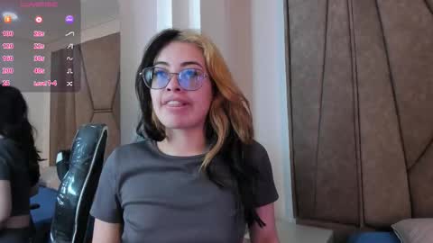 isabela Collins online show from November 11, 2025, 12:16 pm