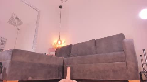 Isabela online show from October 1, 2025, 12:22 pm