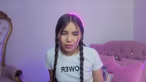 ISABELA  online show from May 15, 2026, 12:01 pm
