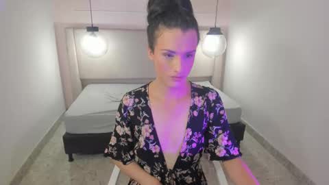 isabelfernandez1 online show from December 4, 2025, 10:18 pm