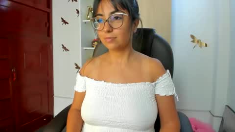 Snapshot of isabella22_1 chatting on November 6, 2025, 7:15 pm Isabella22 1 online show from November 6, 2025, 7:15 pm