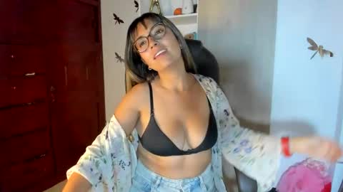 Isabella22 1 online show from April 18, 2026, 4:05 am