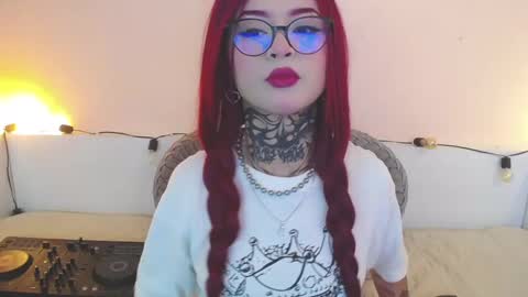 Snapshot of isabella__dark chatting on December 4, 2024, 9:24 pm online show from December 4, 2024, 9:24 pm