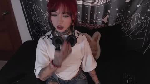 Snapshot of isabella__dark chatting on December 27, 2024, 9:22 pm online show from December 27, 2024, 9:22 pm