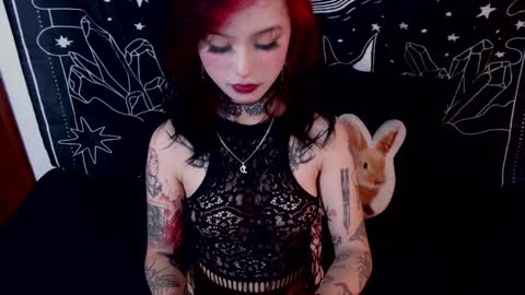 Snapshot of isabella__dark chatting on December 28, 2024, 11:48 pm online show from December 28, 2024, 11:48 pm
