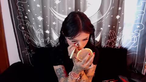 Snapshot of isabella__dark chatting on January 2, 2025, 6:56 pm online show from January 2, 2025, 6:56 pm